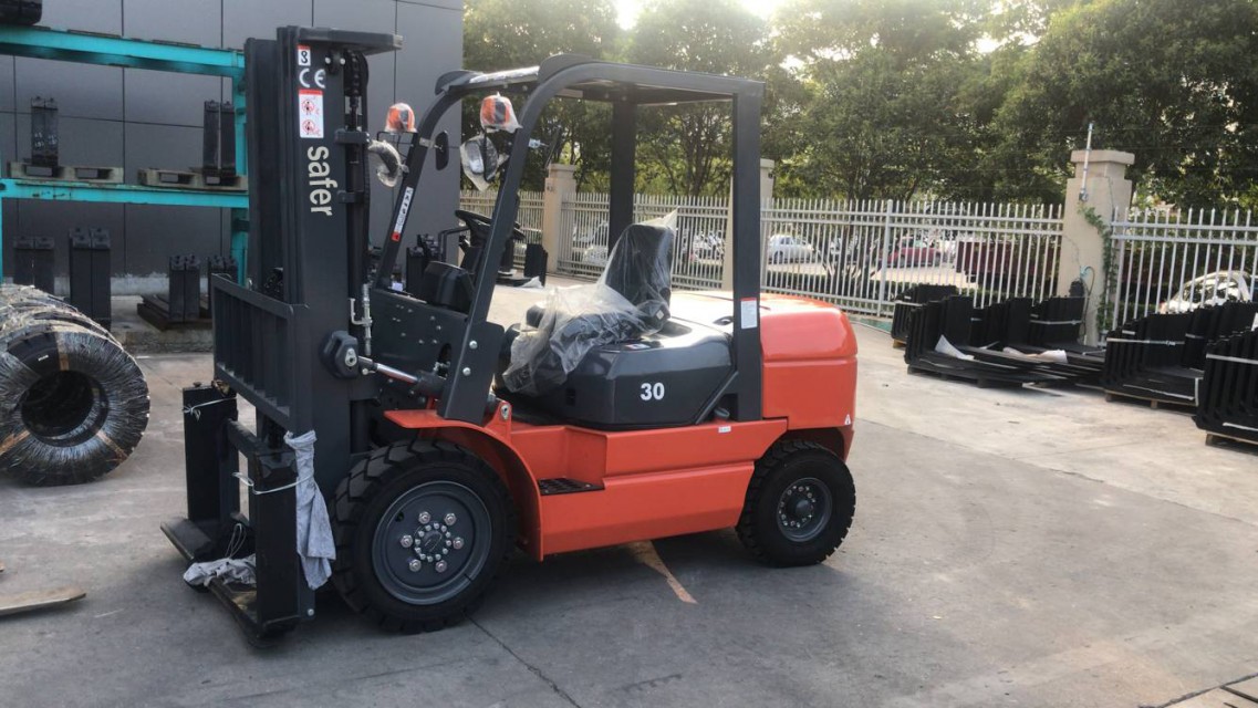3 tons diesel forklift with CE